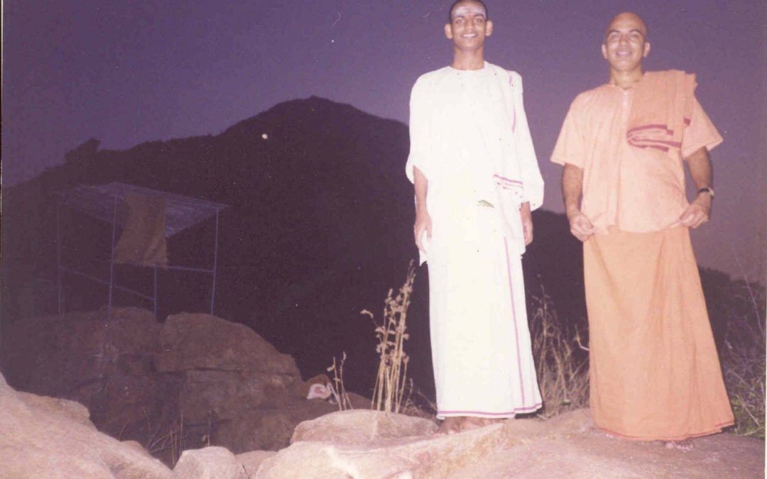 1997|HDH with Sampath Maharaj on His 2-day trip to Tiruvannamalai