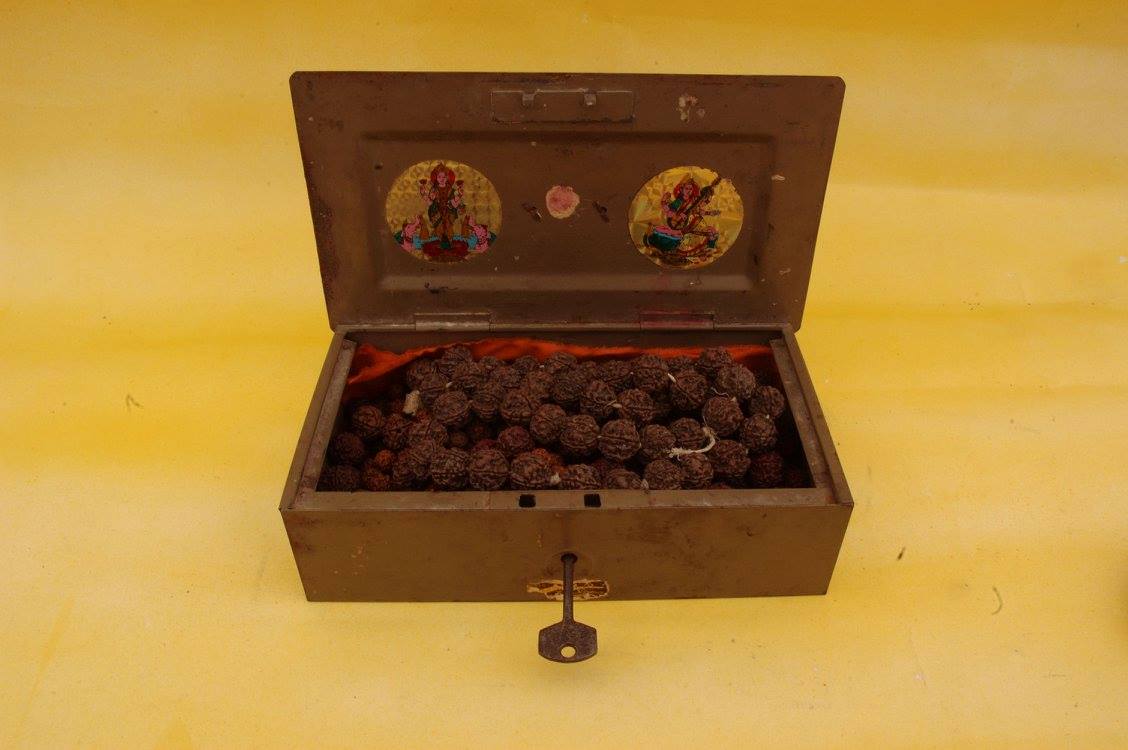 1990, Aug 15 - A Wooden box with Rudraksh bead string given to The Young Avatar by Kripananda Variyar
