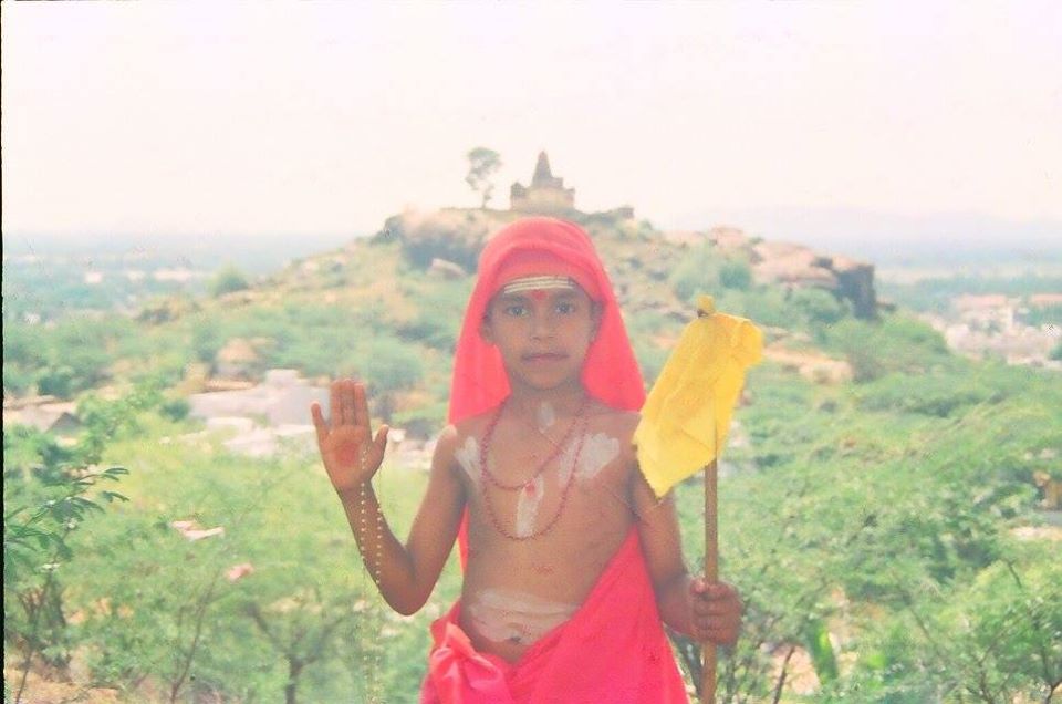 1988 | Rare Photographs of The Avatar donning the Saffron Robe Given to Him by Aruṇagiri Yogīśvara