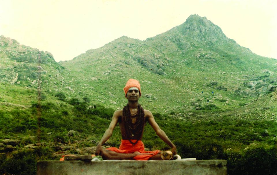 1994 | Photograph of The Avatār with Arunachala