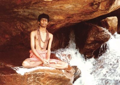 1993|Avatar meditating on the Arunachala hill during polytechnic vacation