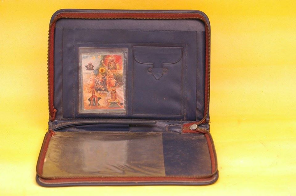 1993|Avatar’s zipped Folder used during polytechnic with pictures of the Arunachaleshwara temple deity
